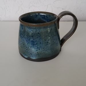 HANDMADE • Wheelthrown 3 finger mug